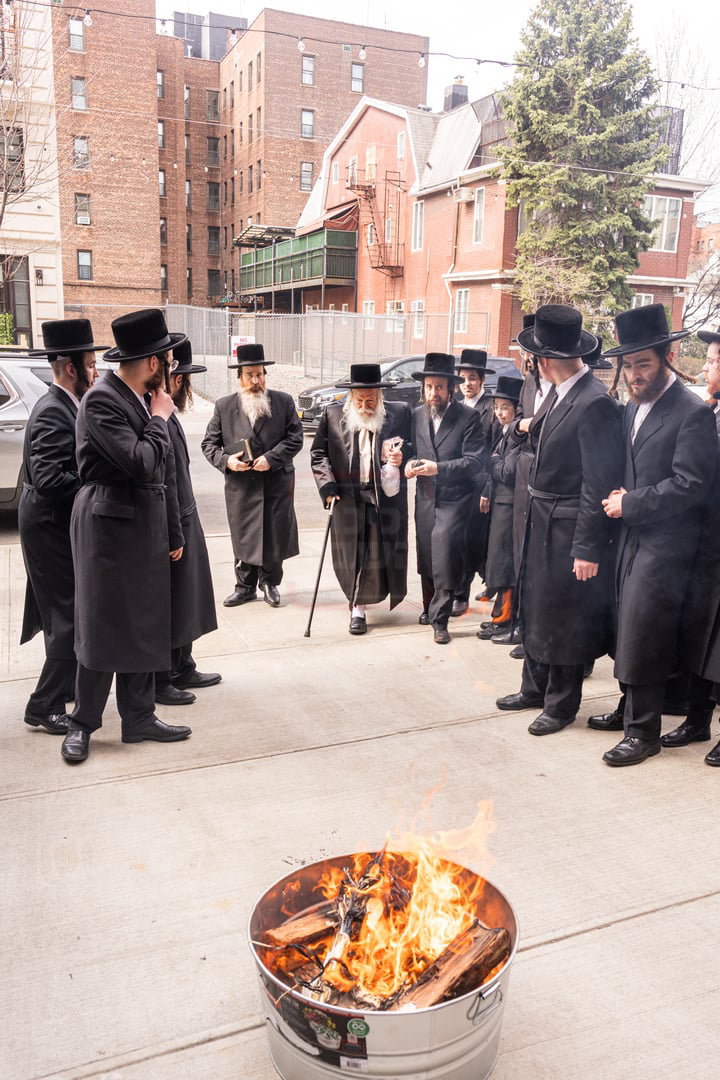 האדמו"ר מבאבוב בשריפת חמץ