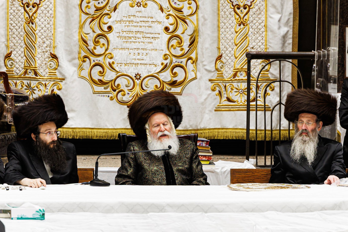 האדמו"ר מבאבוב בטיש חוה"מ פסח