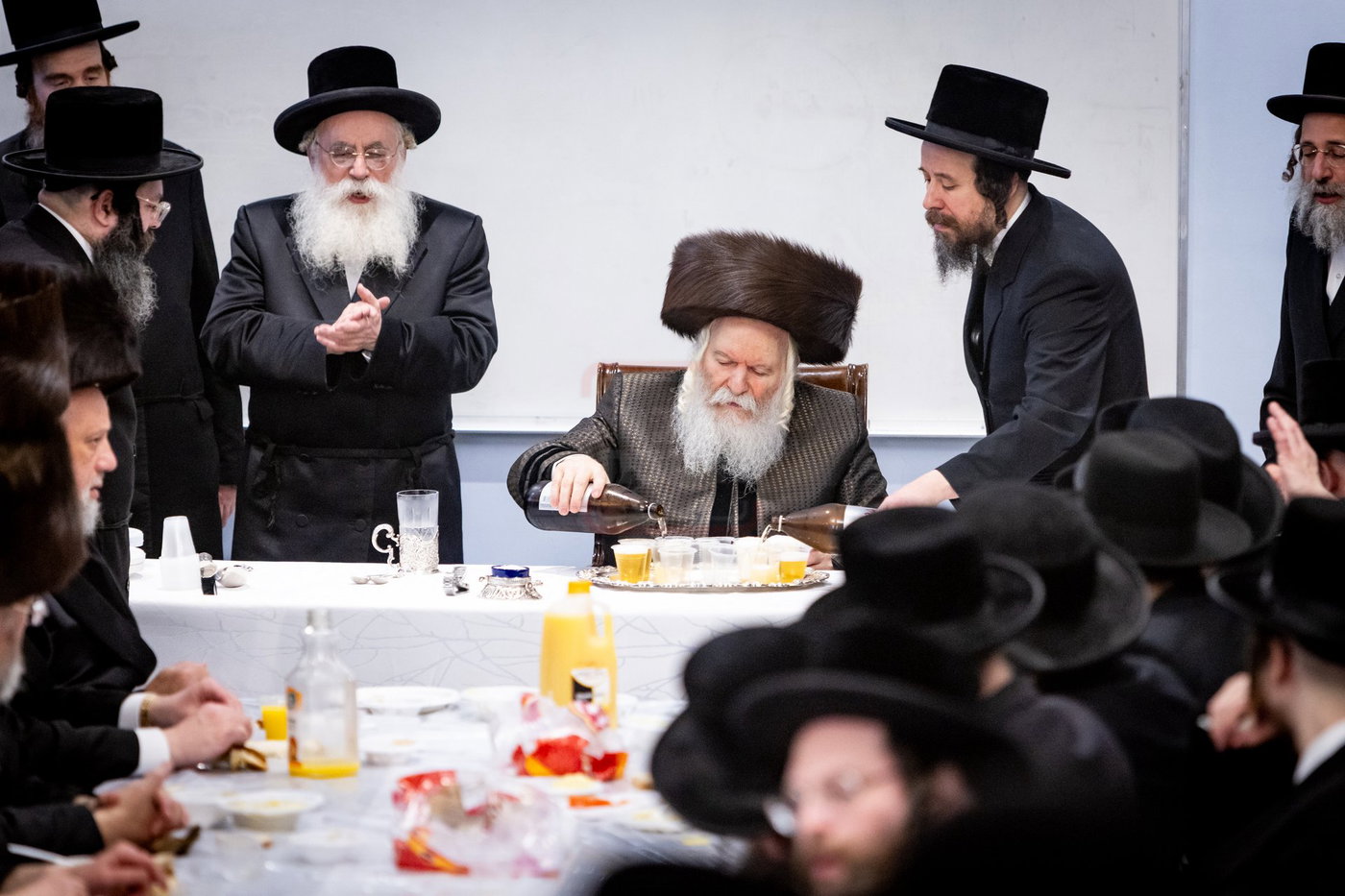 האדמו"ר מבאבוב בטיש ערב פסח