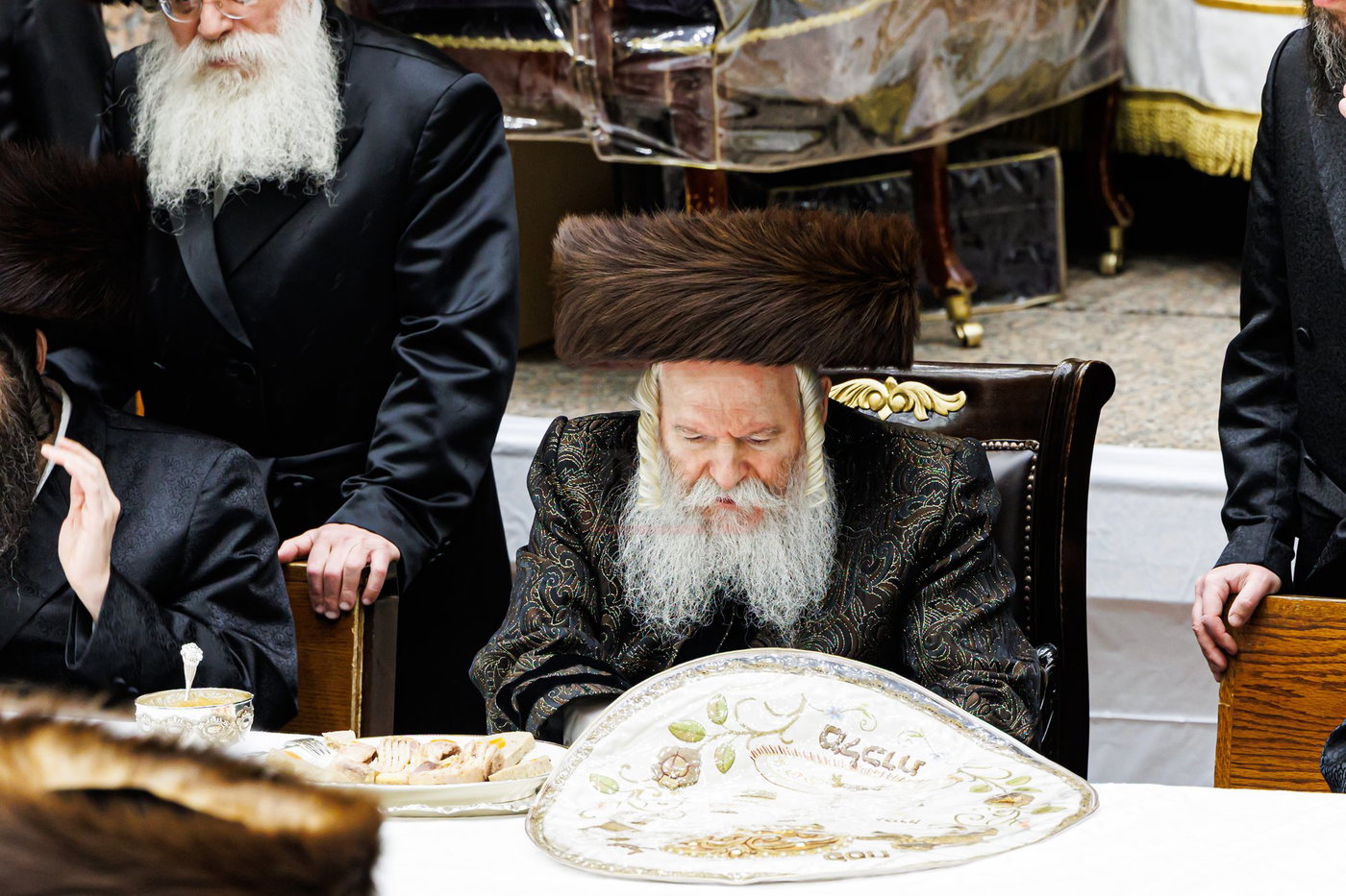 האדמו"ר מבאבוב בטיש חוה"מ פסח