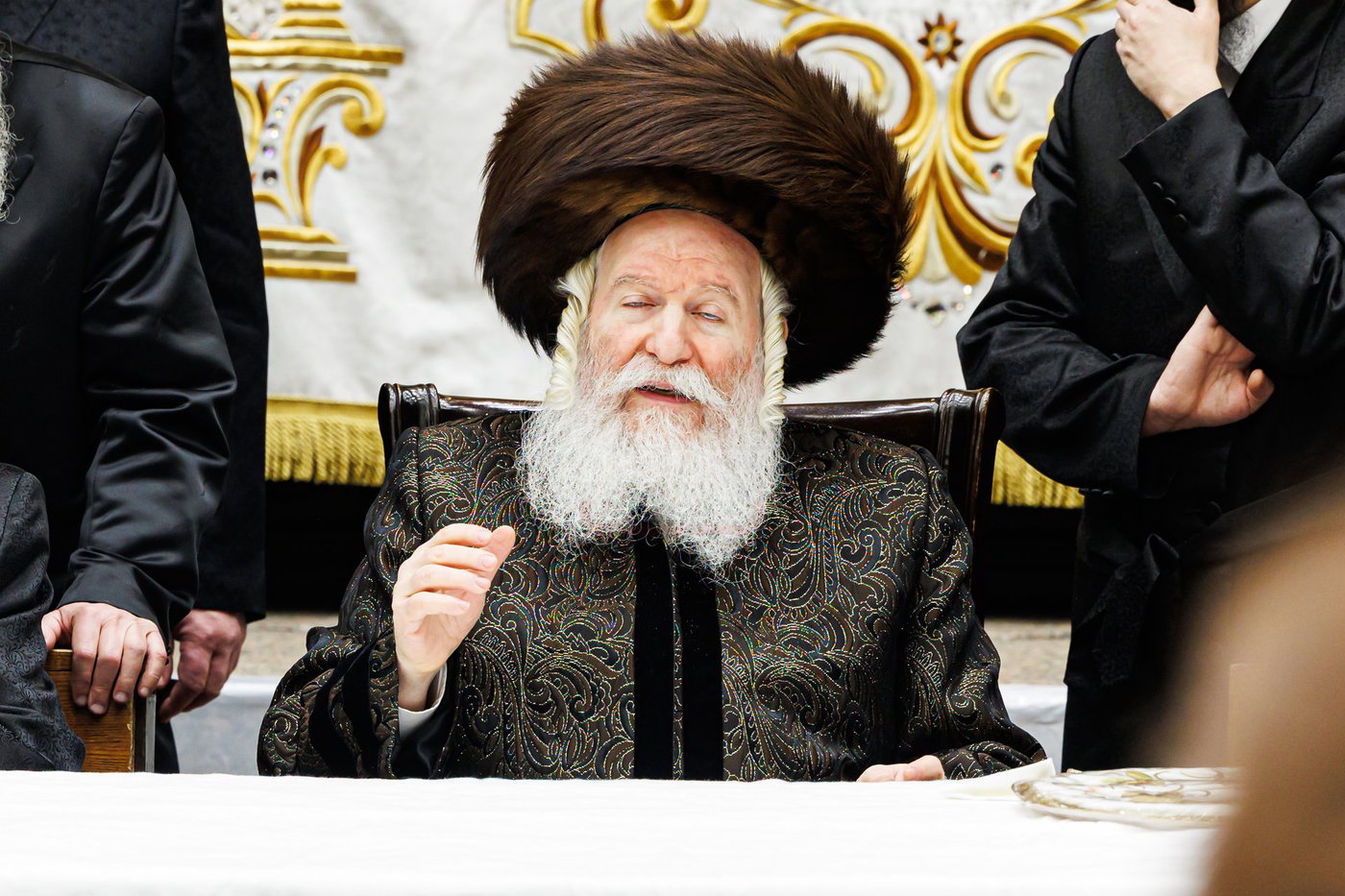 האדמו"ר מבאבוב בטיש חוה"מ פסח