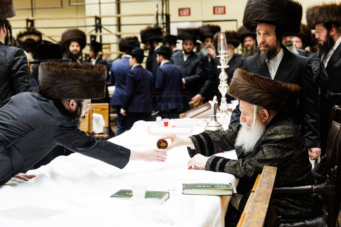 האדמו"ר מבאבוב בטיש חוה"מ פסח