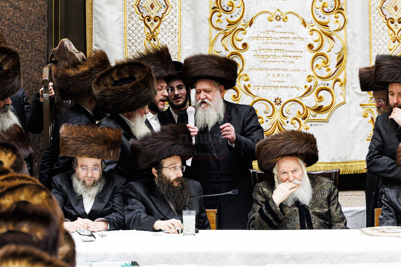 האדמו"ר מבאבוב בטיש חוה"מ פסח