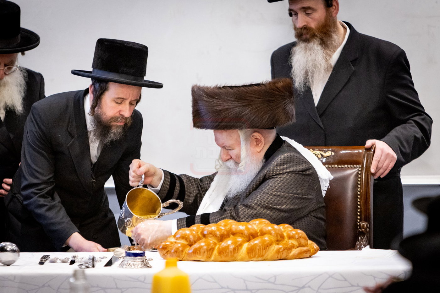 האדמו"ר מבאבוב בטיש ערב פסח