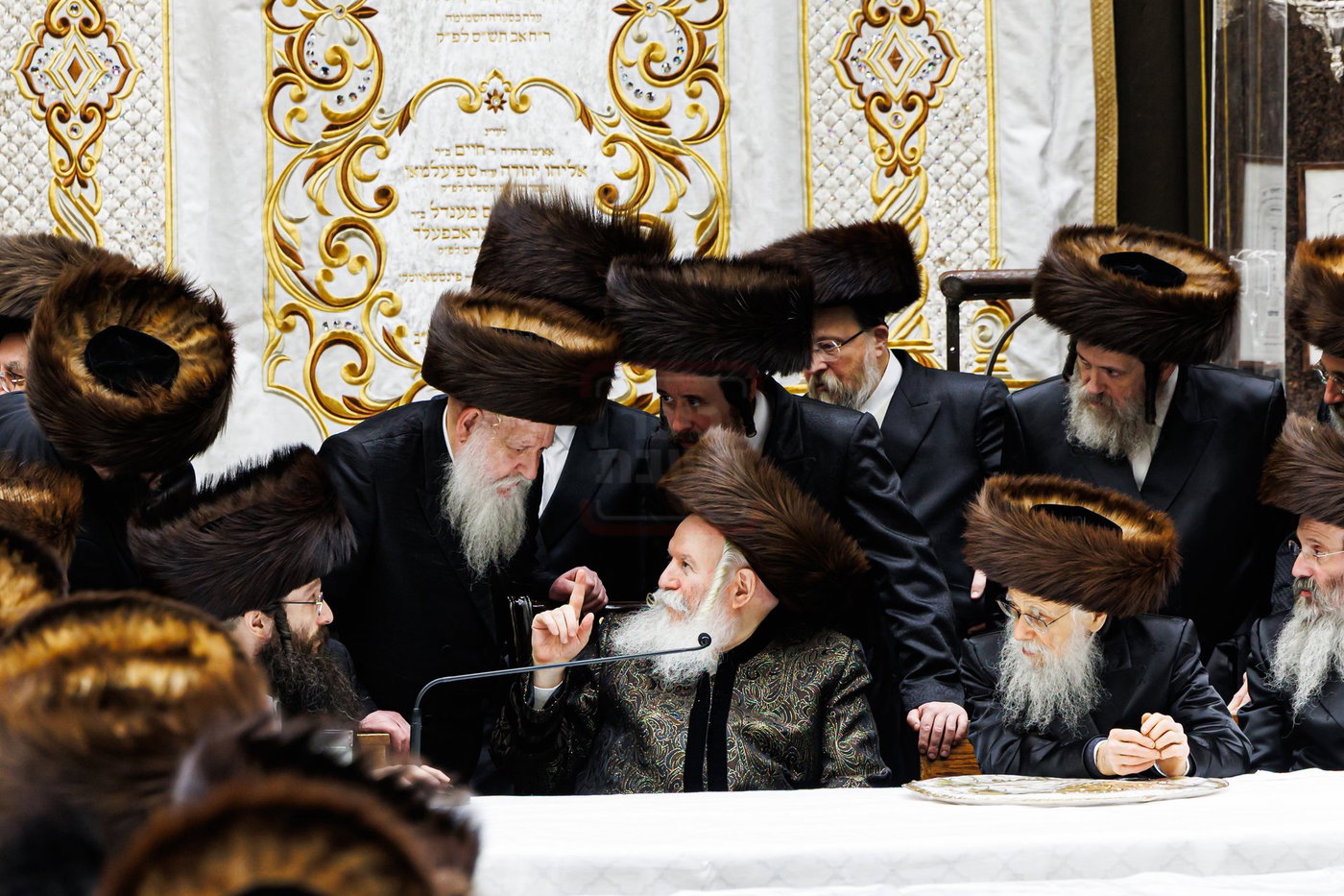 האדמו"ר מבאבוב בטיש חוה"מ פסח