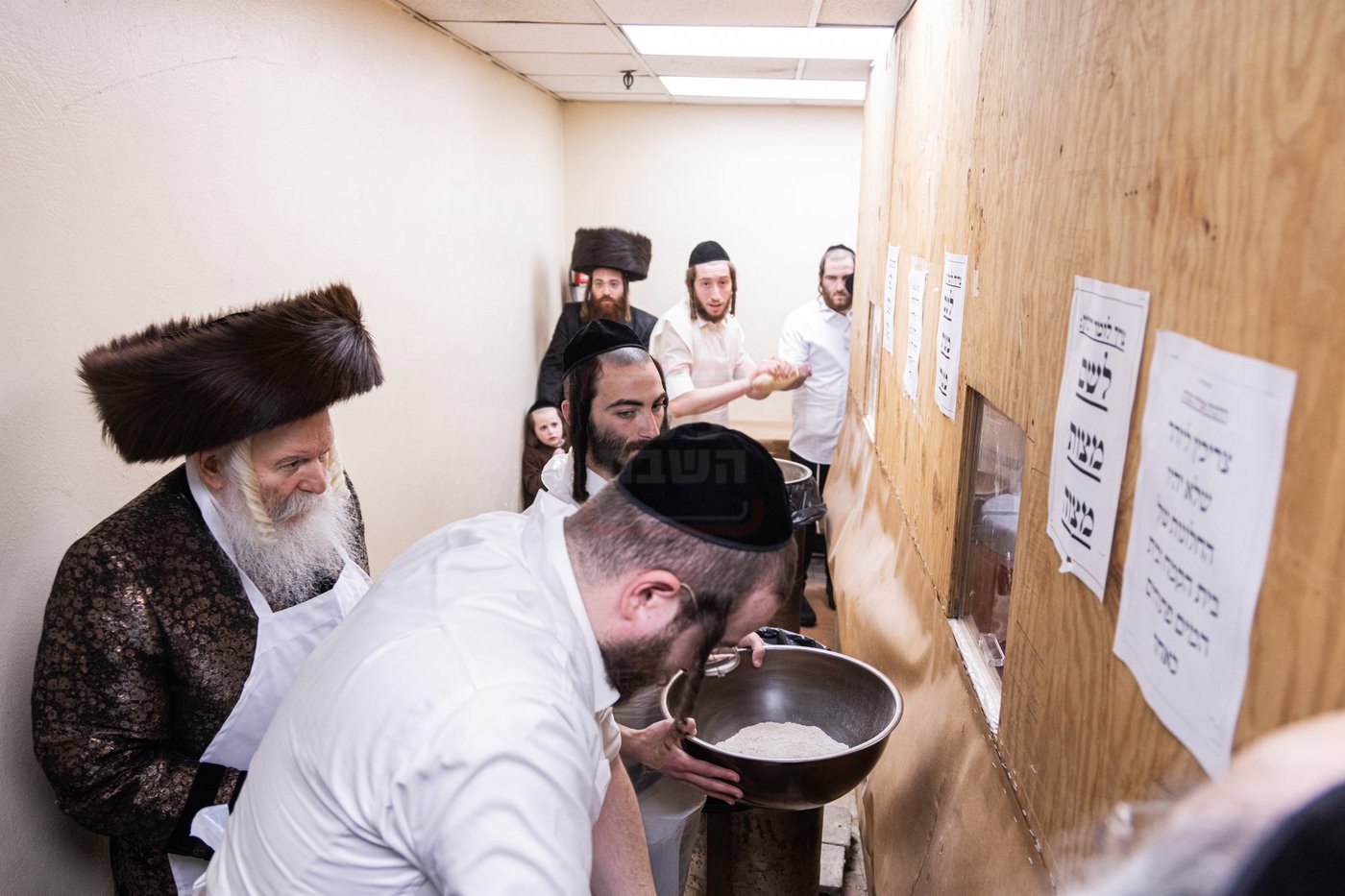 האדמו"ר מבאבוב באפיית מצות מצווה