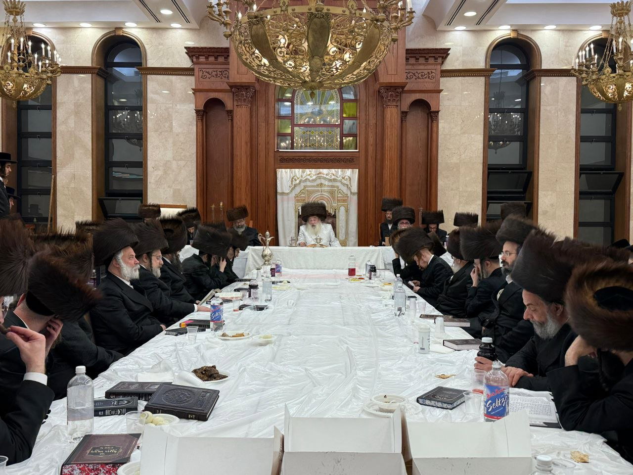 חג הפסח בחצה"ק קראלי