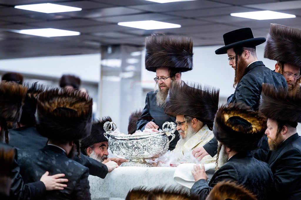 מעמד הפייסות ומסירת מתנות כהונה בסאטמר