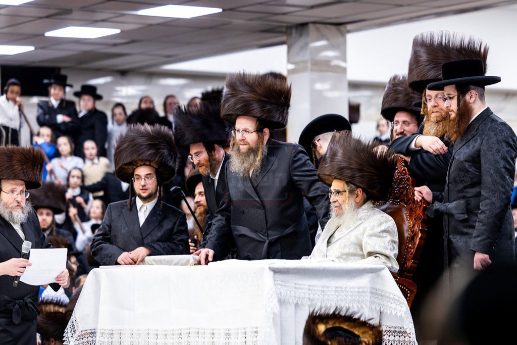 מעמד הפייסות ומסירת מתנות כהונה בסאטמר