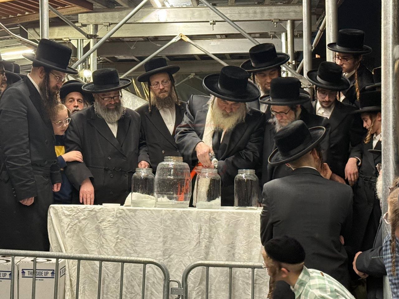 חג הפסח בחצה"ק קראלי