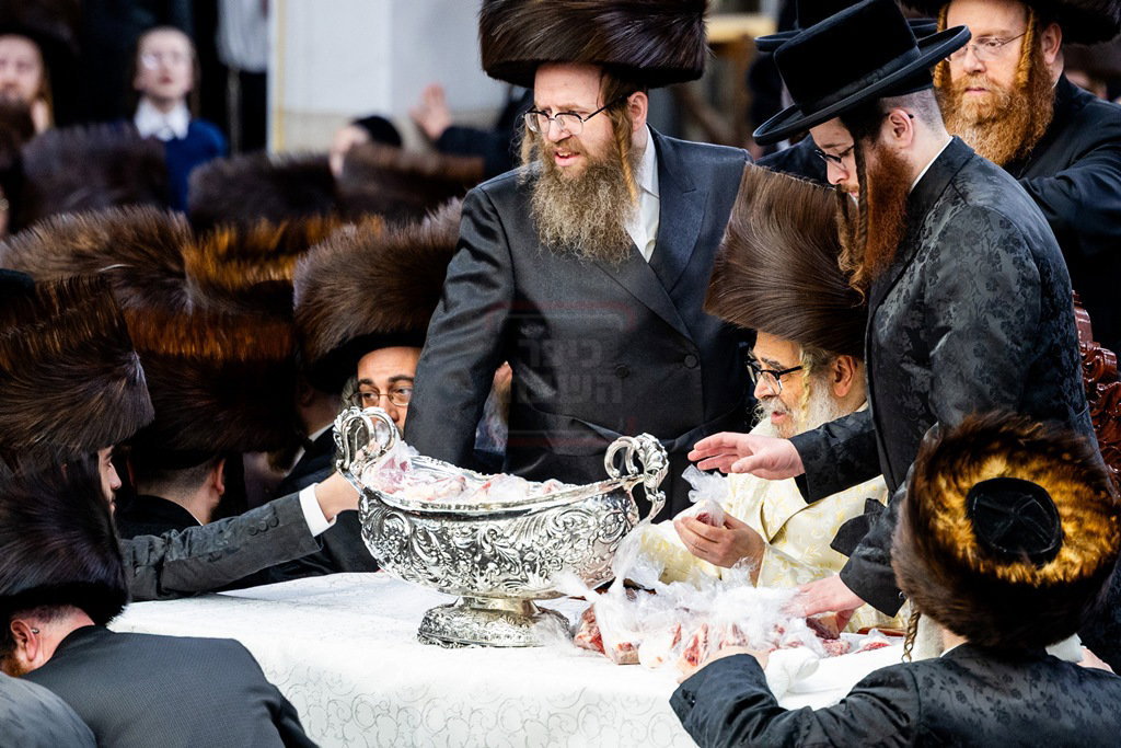 מעמד הפייסות ומסירת מתנות כהונה בסאטמר