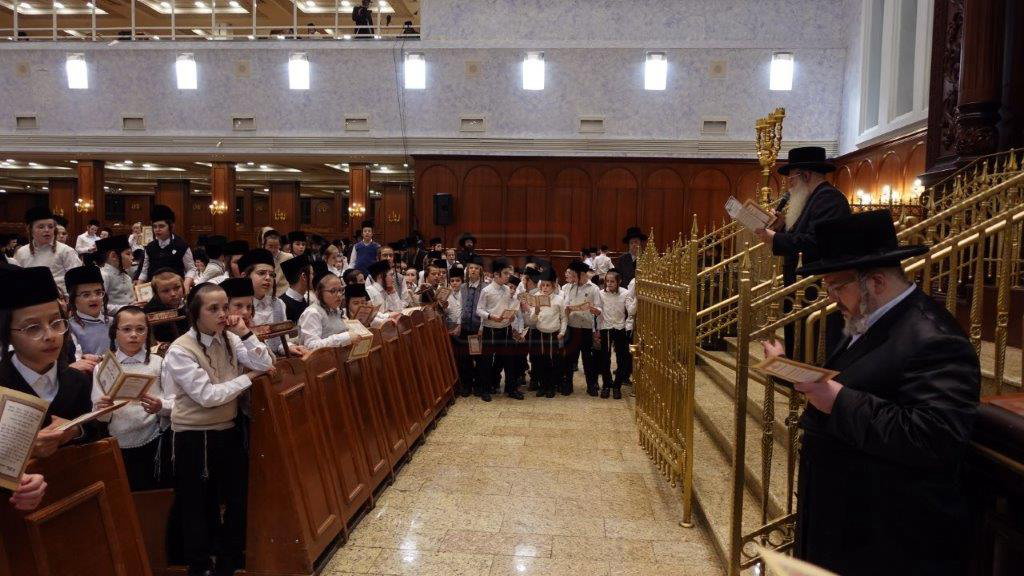 קרישמליינען בחצה"ק בעלזא