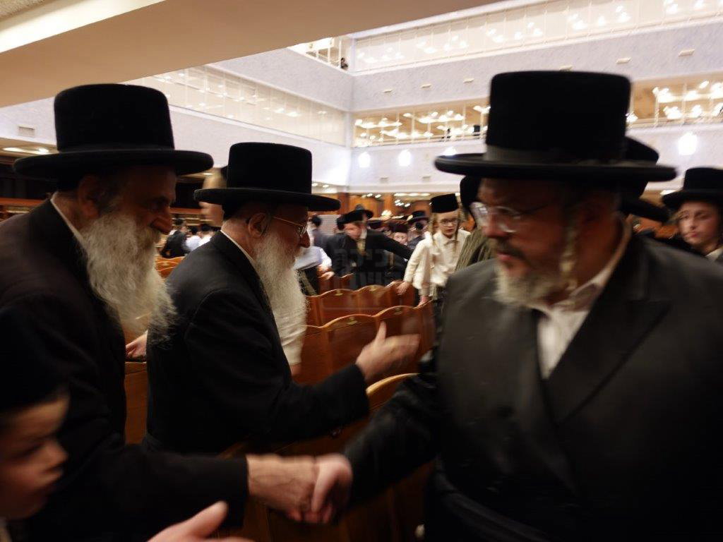 קרישמליינען בחצה"ק בעלזא