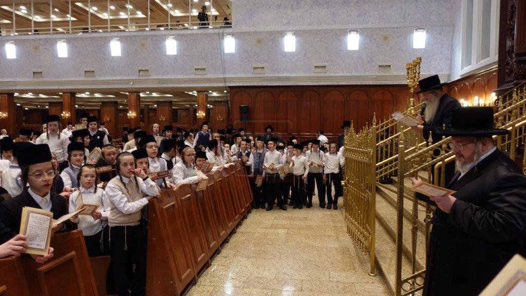 קרישמליינען בחצה"ק בעלזא