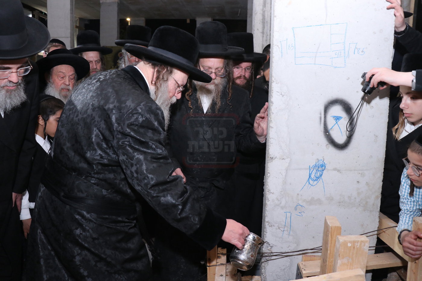 מעמד יציקת הבורות בקוזמיר 