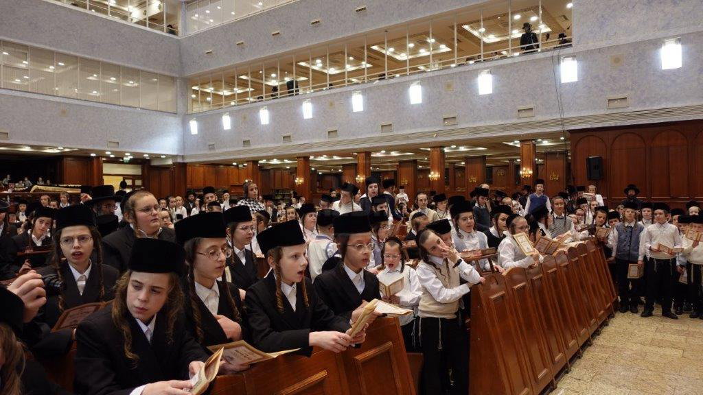 קרישמליינען בחצה"ק בעלזא