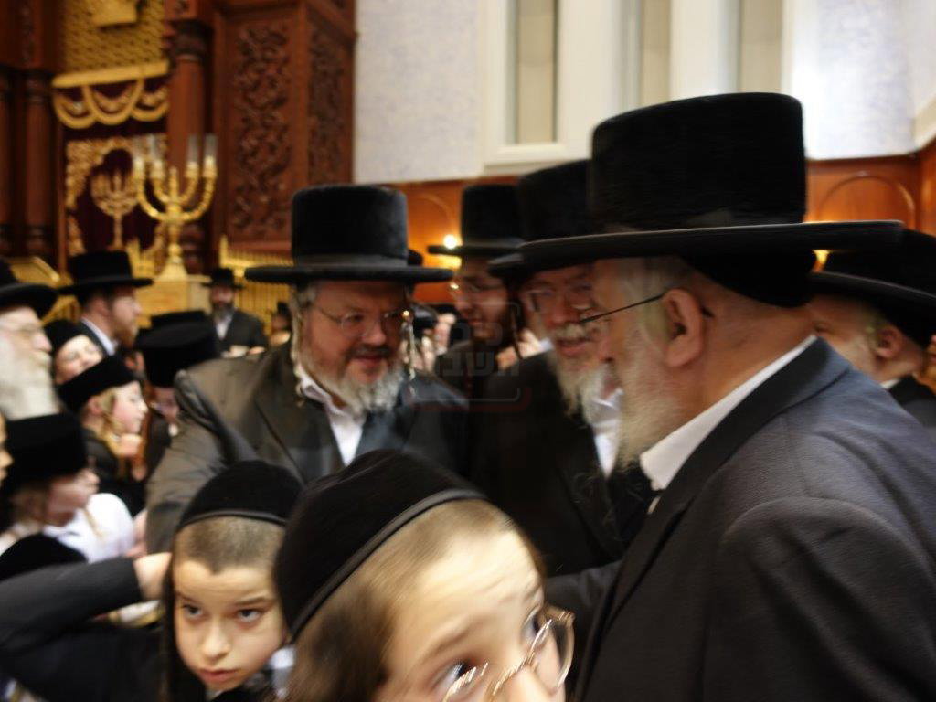 קרישמליינען בחצה"ק בעלזא