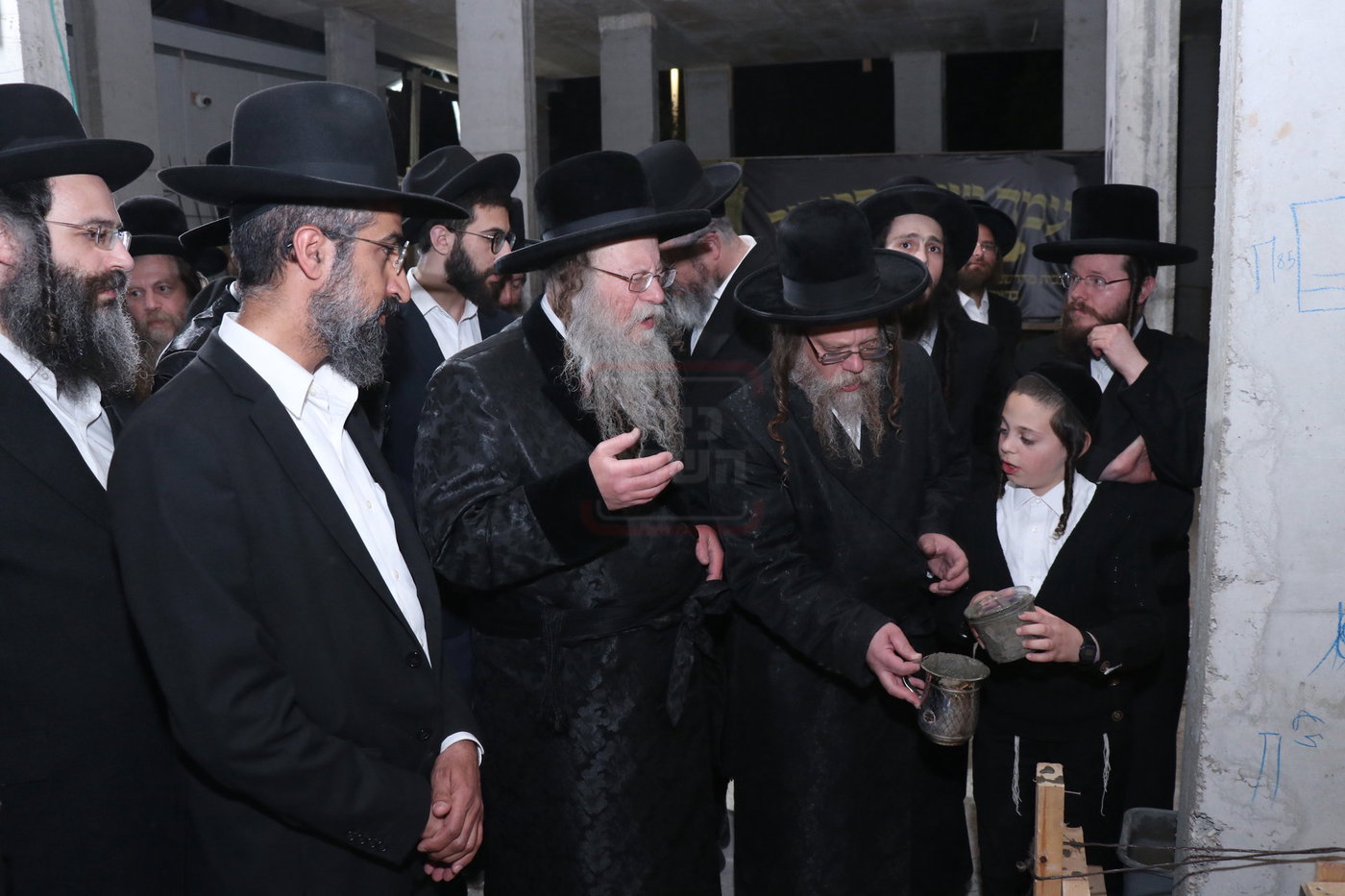 מעמד יציקת הבורות בקוזמיר 