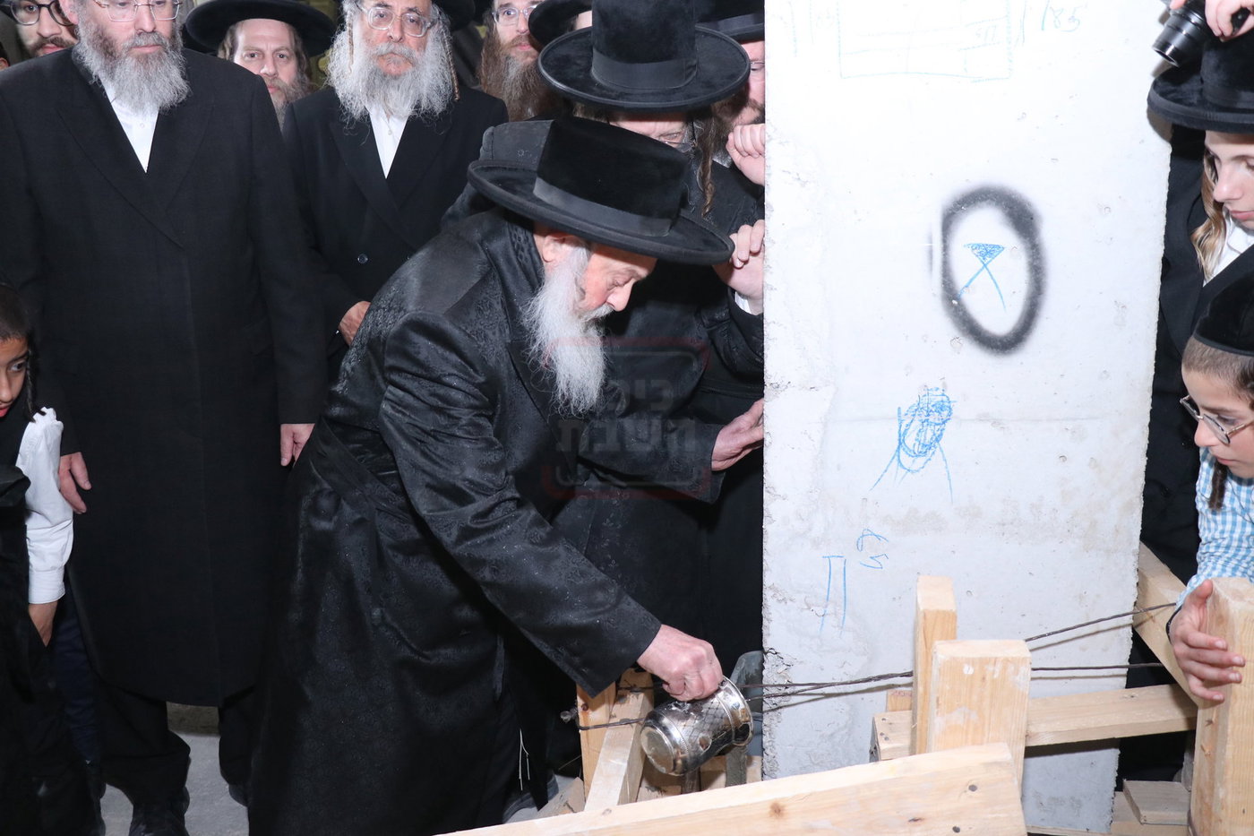 מעמד יציקת הבורות בקוזמיר 