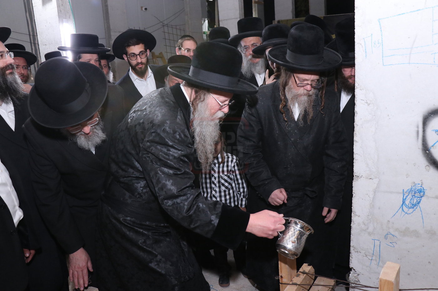 מעמד יציקת הבורות בקוזמיר 