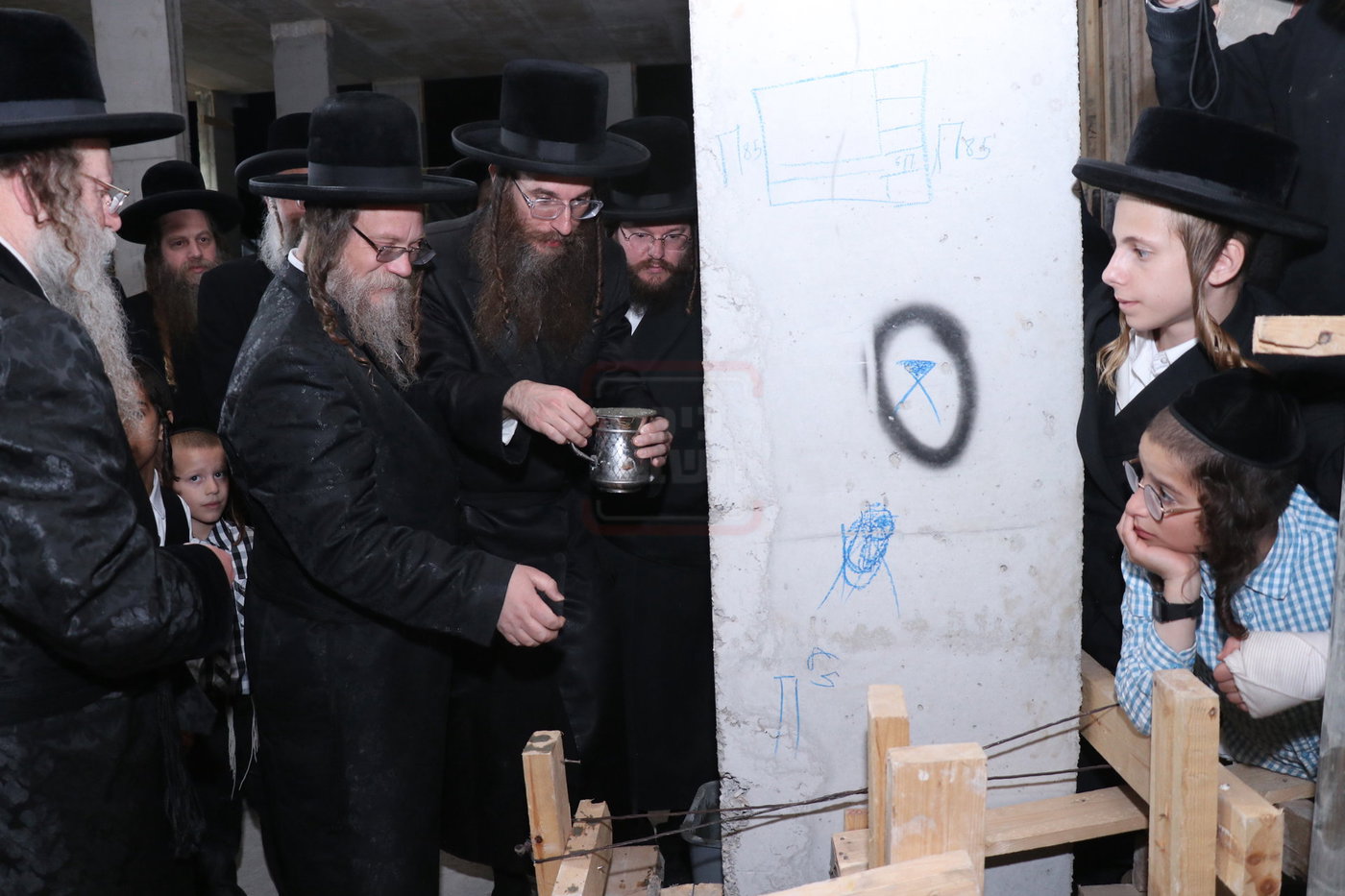 מעמד יציקת הבורות בקוזמיר 