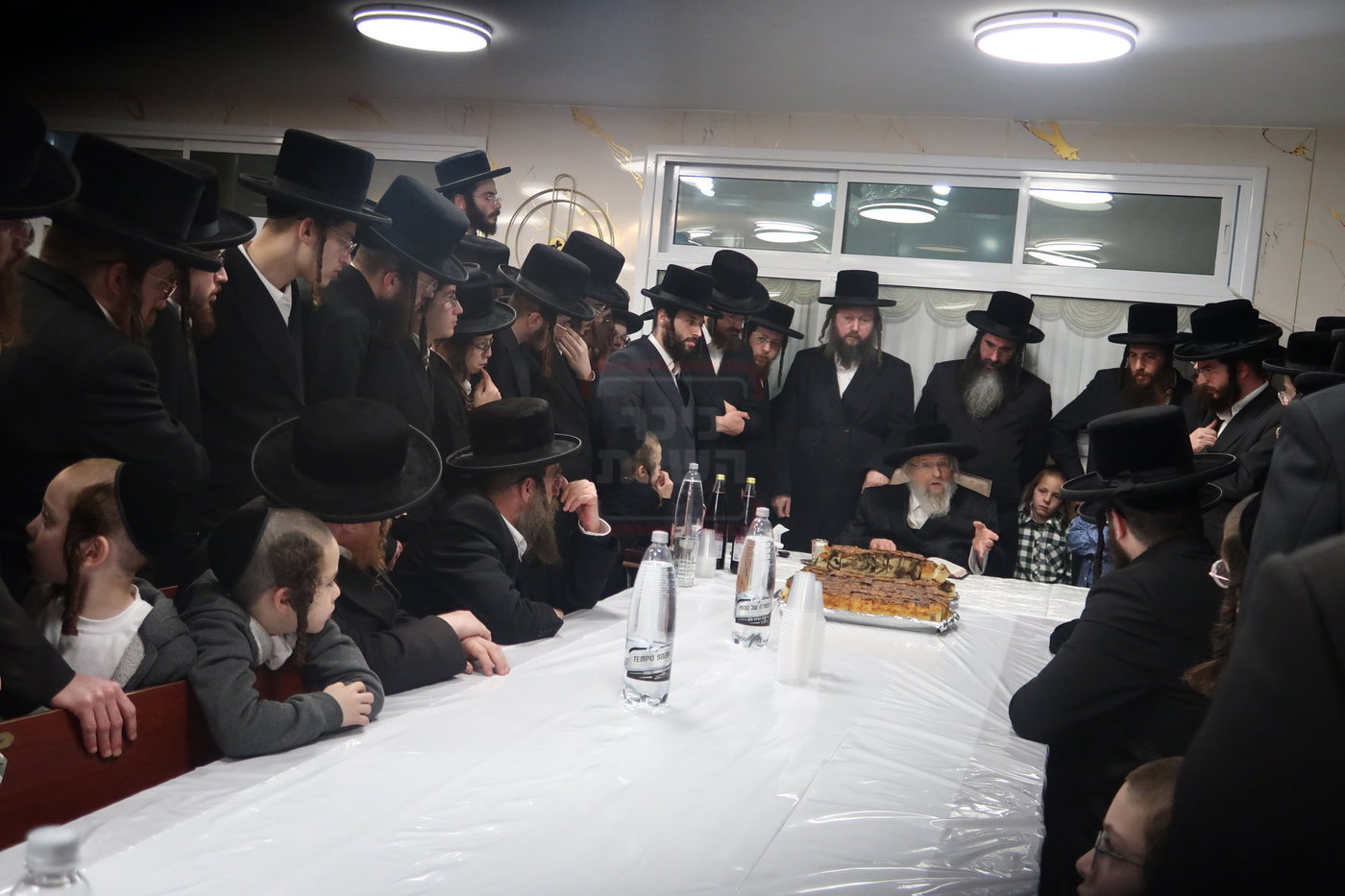 האדמו"ר מפינסק קרלין בביקור בבית שמש