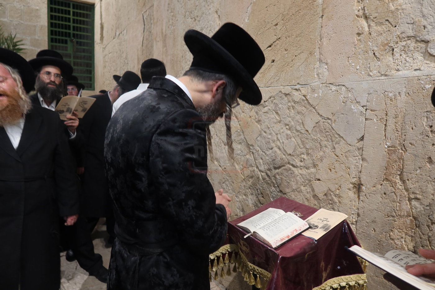 חסידי זוועהיל בעיר האבות חברון