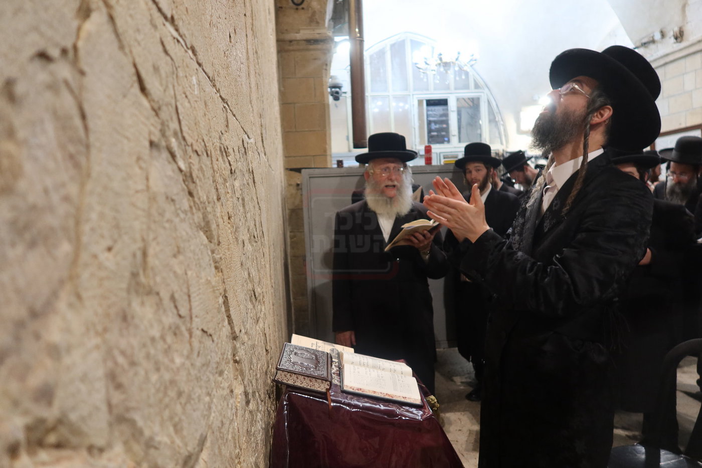 חסידי זוועהיל בעיר האבות חברון