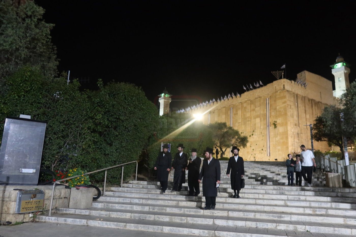 חסידי זוועהיל בעיר האבות חברון