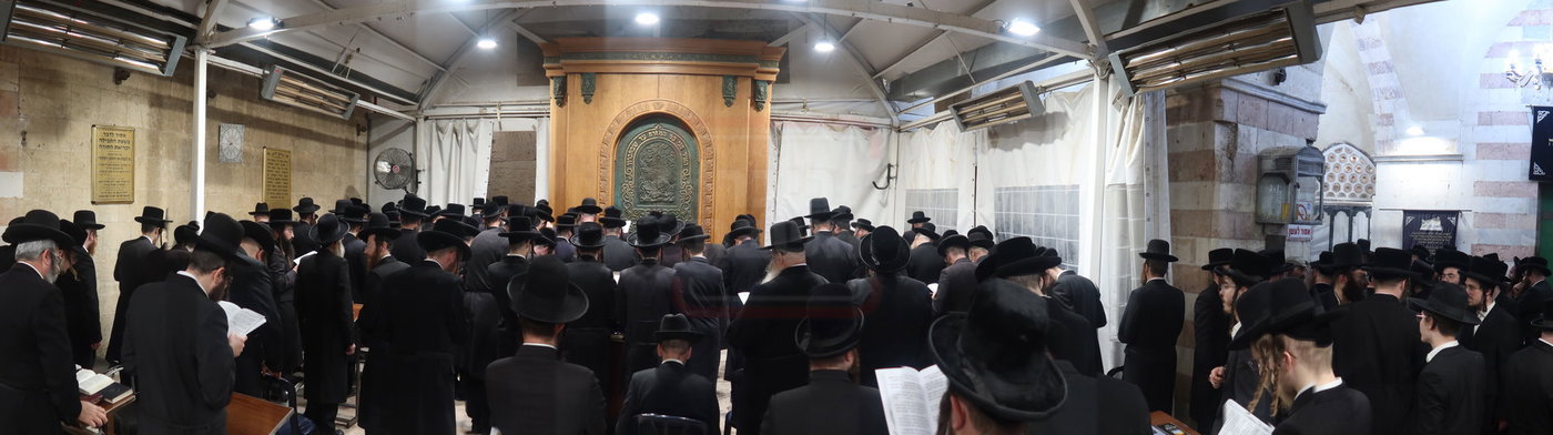 חסידי זוועהיל בעיר האבות חברון
