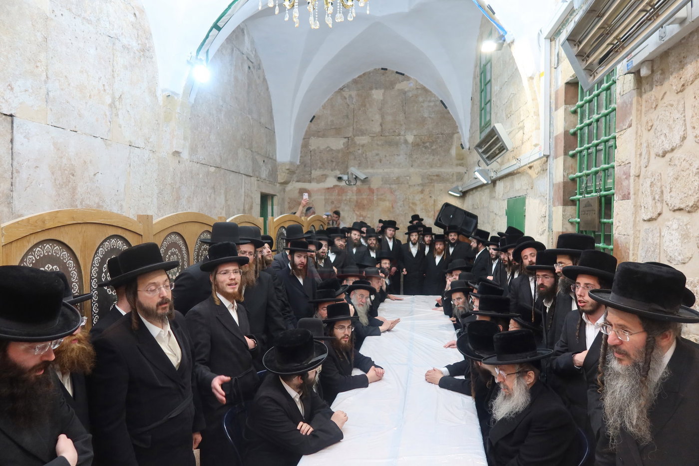 חסידי זוועהיל בעיר האבות חברון