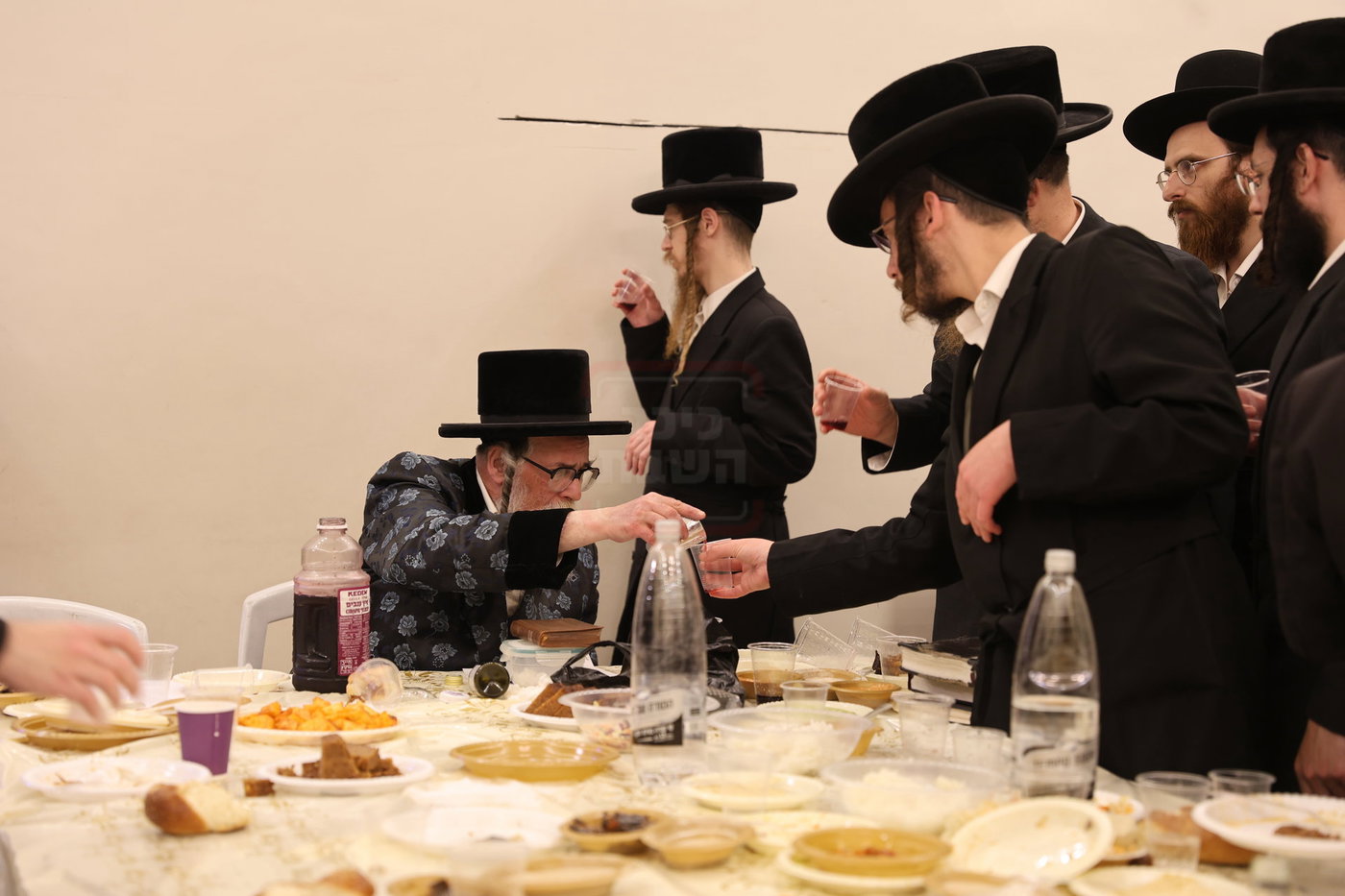 האדמו"ר מראזלא בהילולת הרה"ק מקרעסטיר