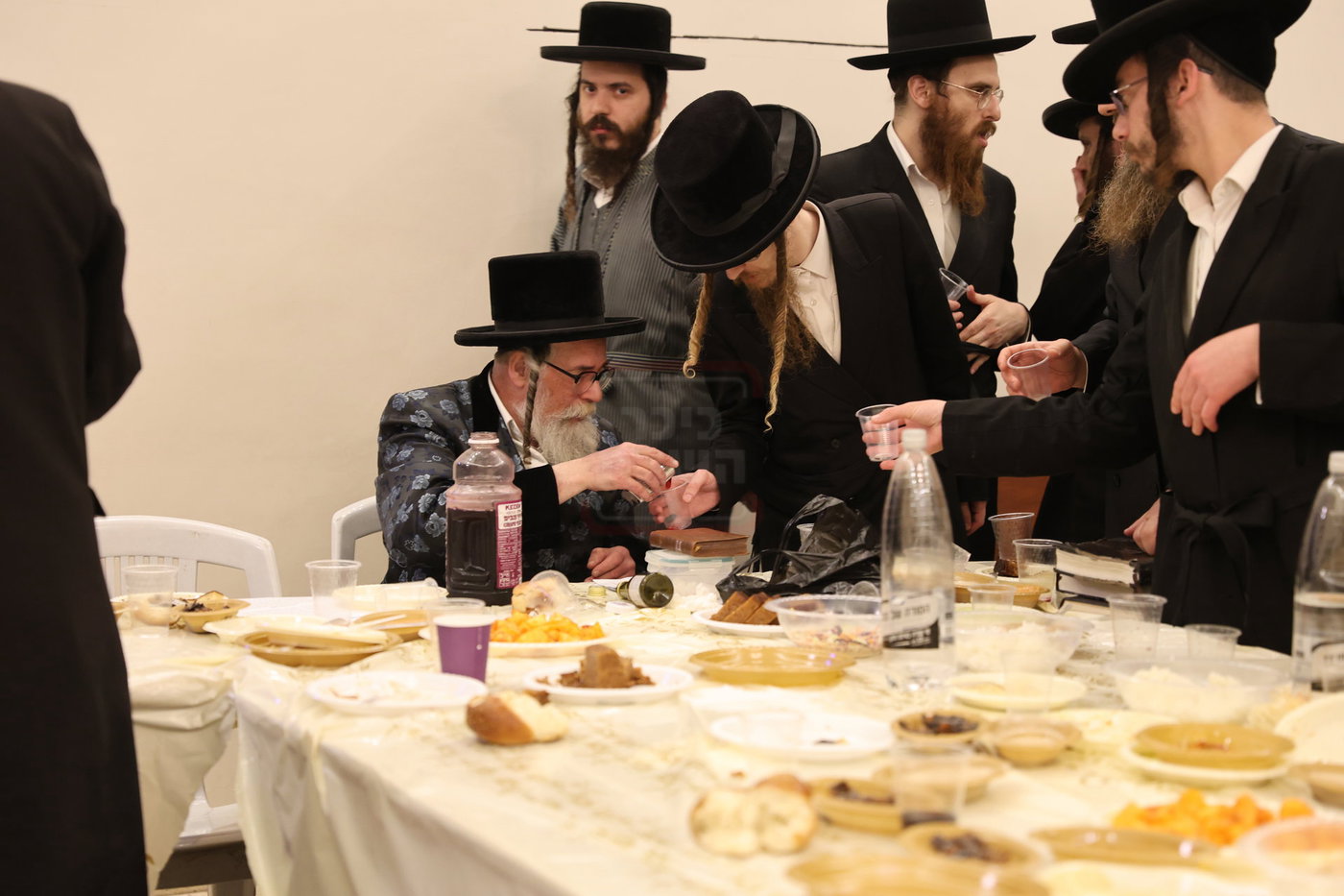 האדמו"ר מראזלא בהילולת הרה"ק מקרעסטיר