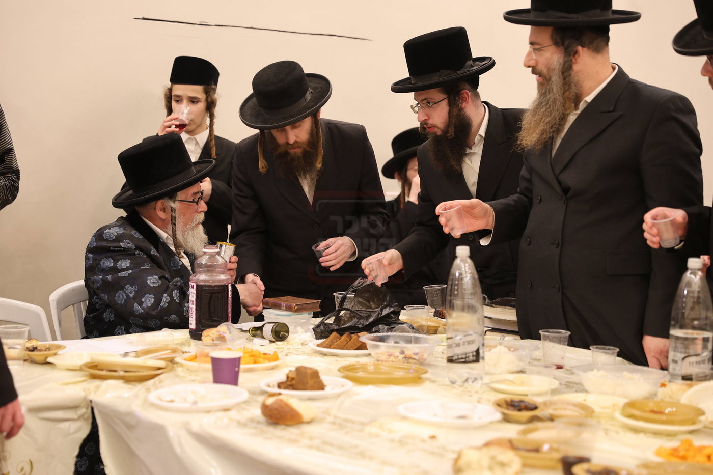 האדמו"ר מראזלא בהילולת הרה"ק מקרעסטיר