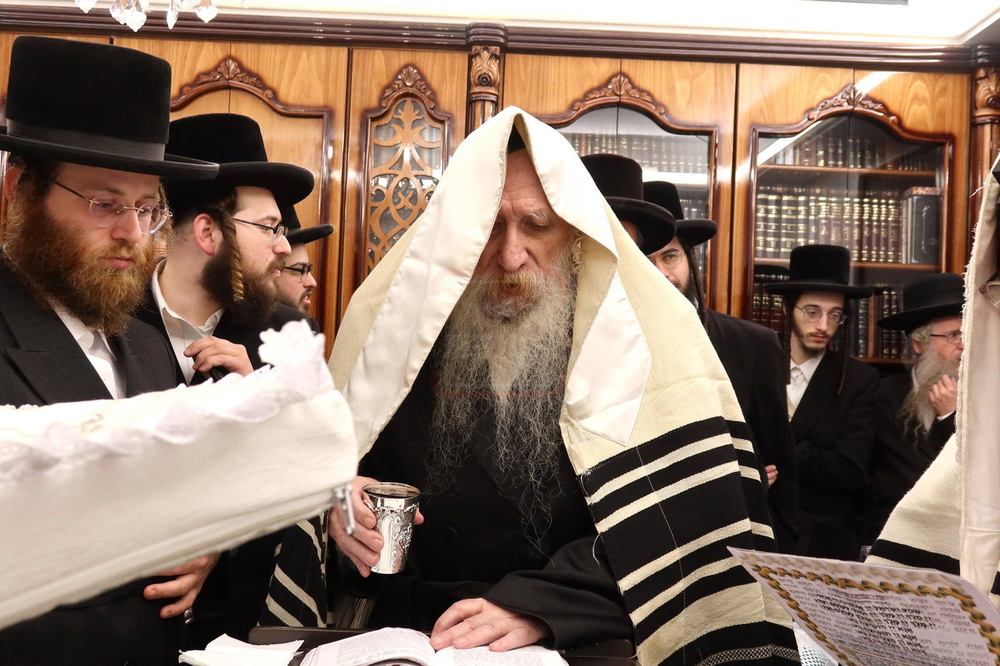 שמחת הברית לצאצאם של האדמו"ר מטשארנאביל ורבי נחמן בידרמן 