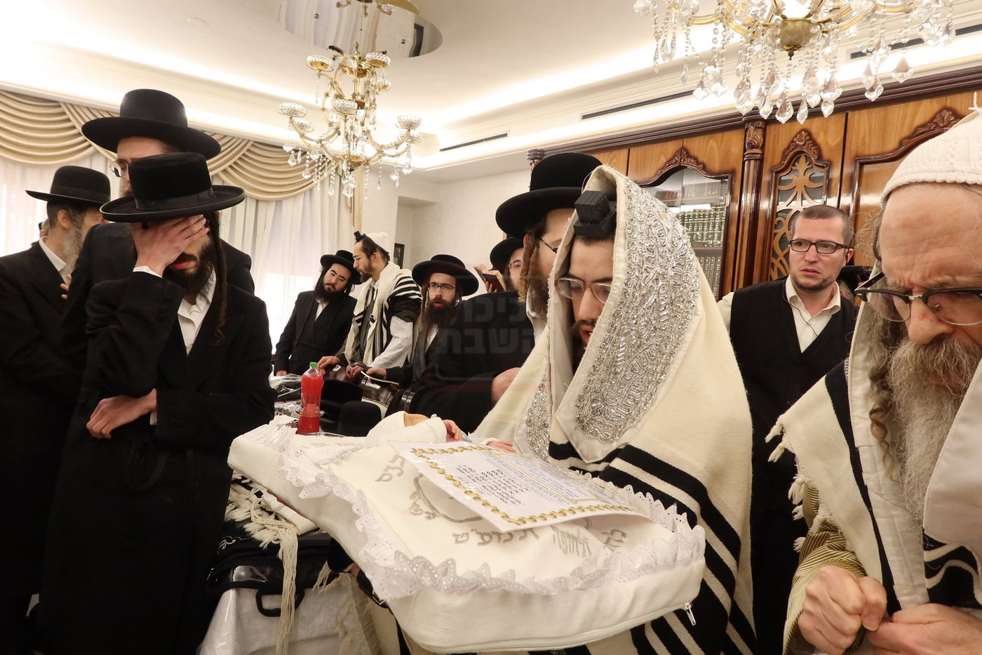 שמחת הברית לצאצאם של האדמו"ר מטשארנאביל ורבי נחמן בידרמן 