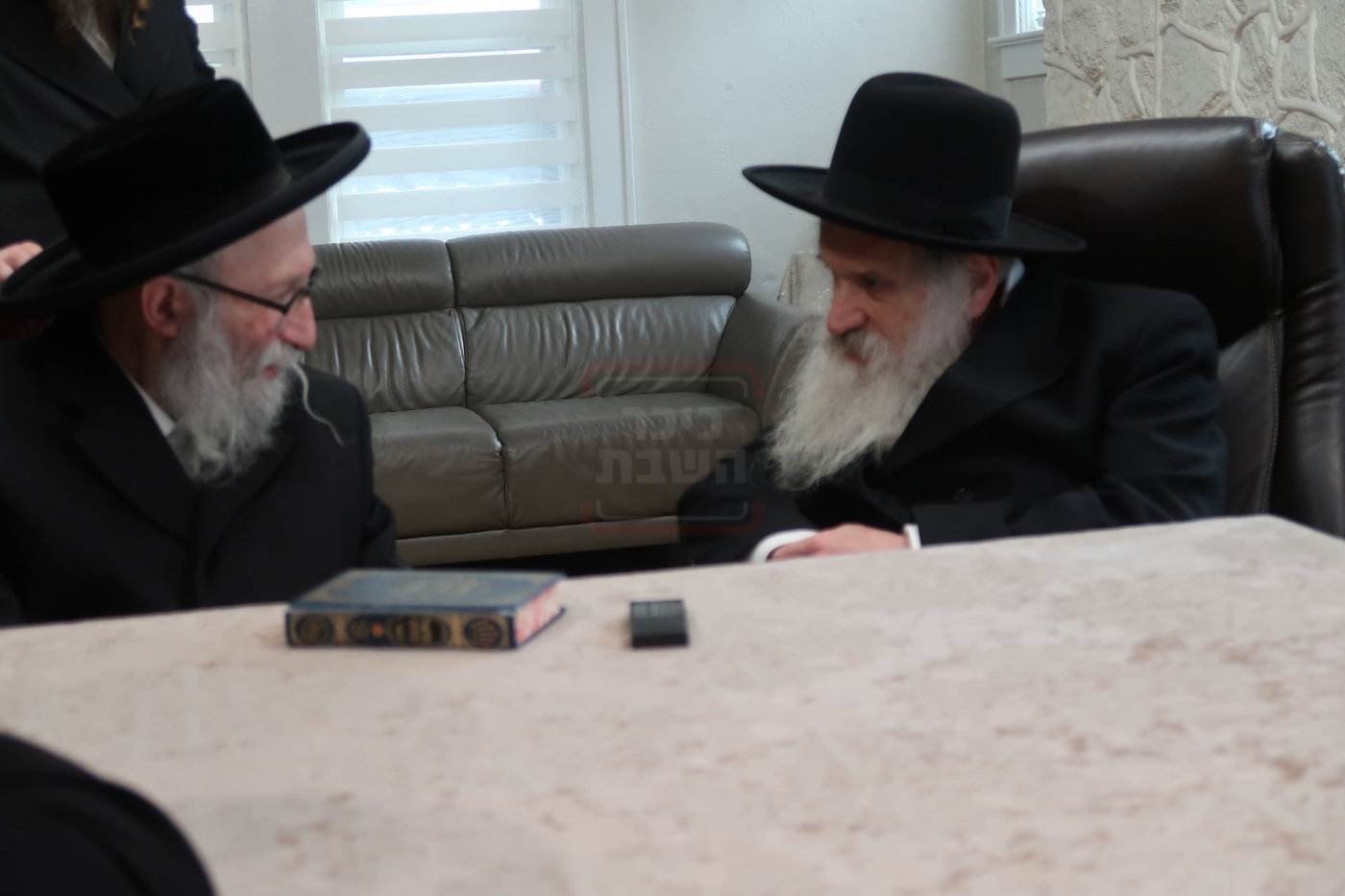 האדמו"ר מקהל חסידי ירושלים אצל ראשי ישיבת לייקווד