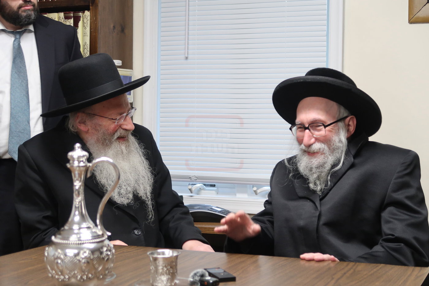 האדמו"ר מקהל חסידי ירושלים אצל ראשי ישיבת לייקווד