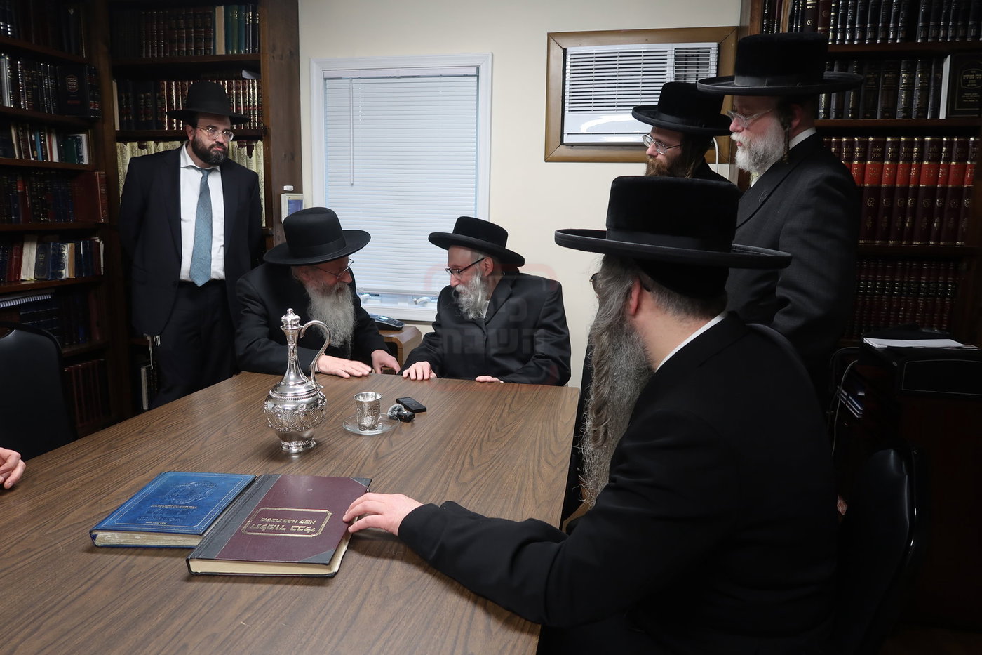 האדמו"ר מקהל חסידי ירושלים אצל ראשי ישיבת לייקווד