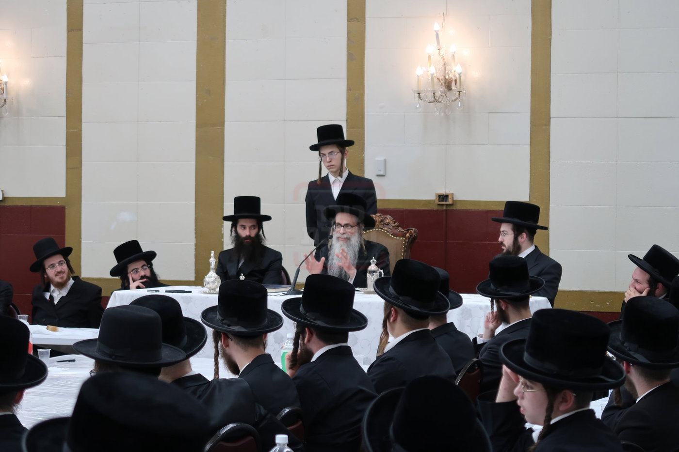 פתיחת הזמן בצאנז זוועהיל