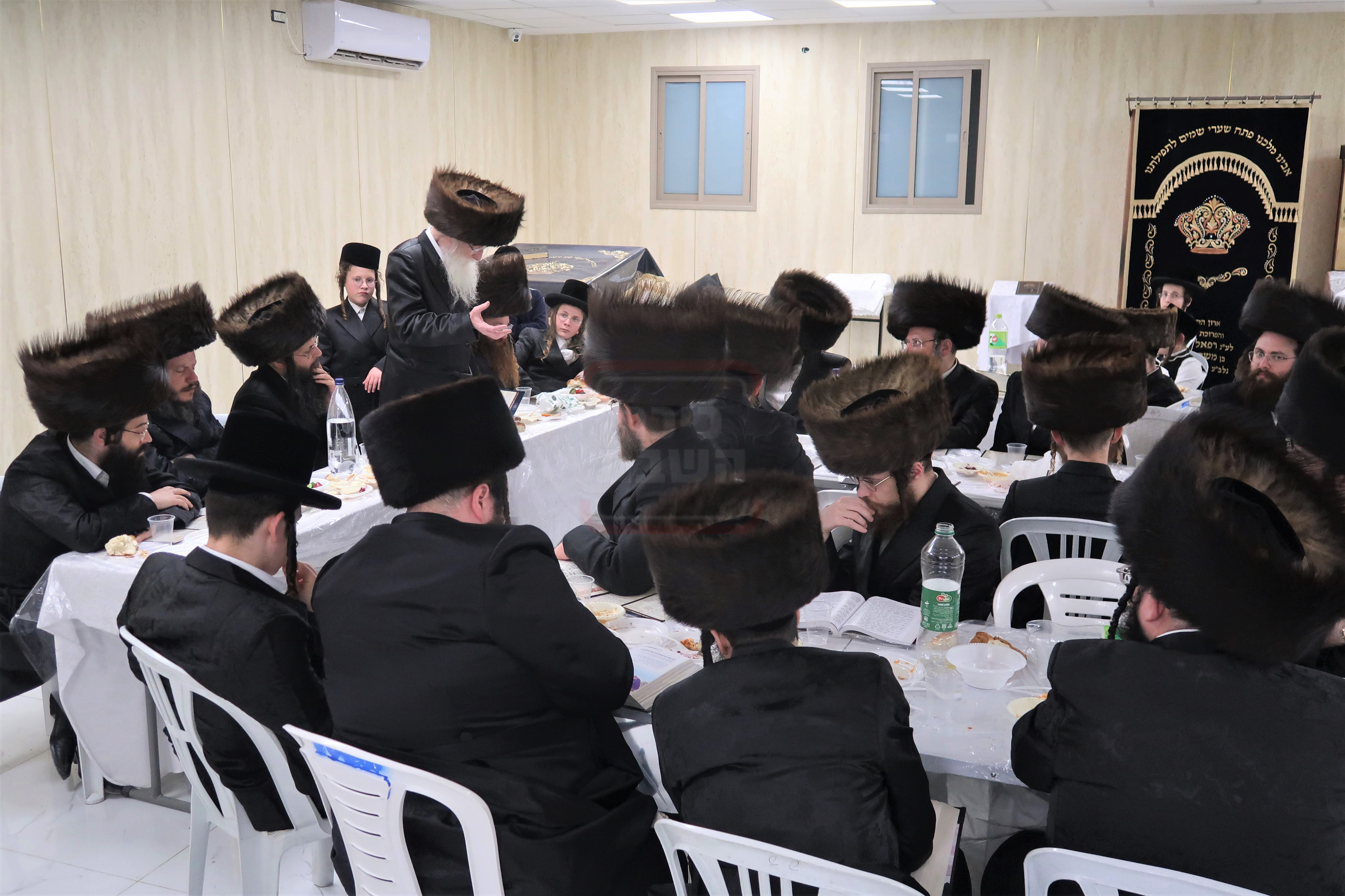 הגה"צ ר' יוסף נחמיה הירשלר במתחם הסופרים 