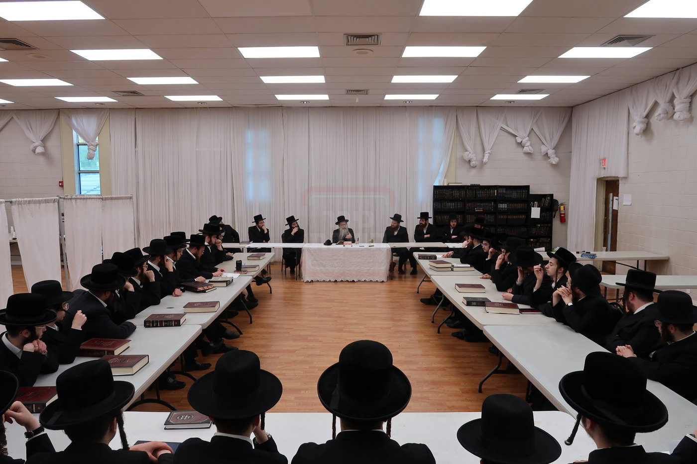 פתיחת הזמן בצאנז זוועהיל