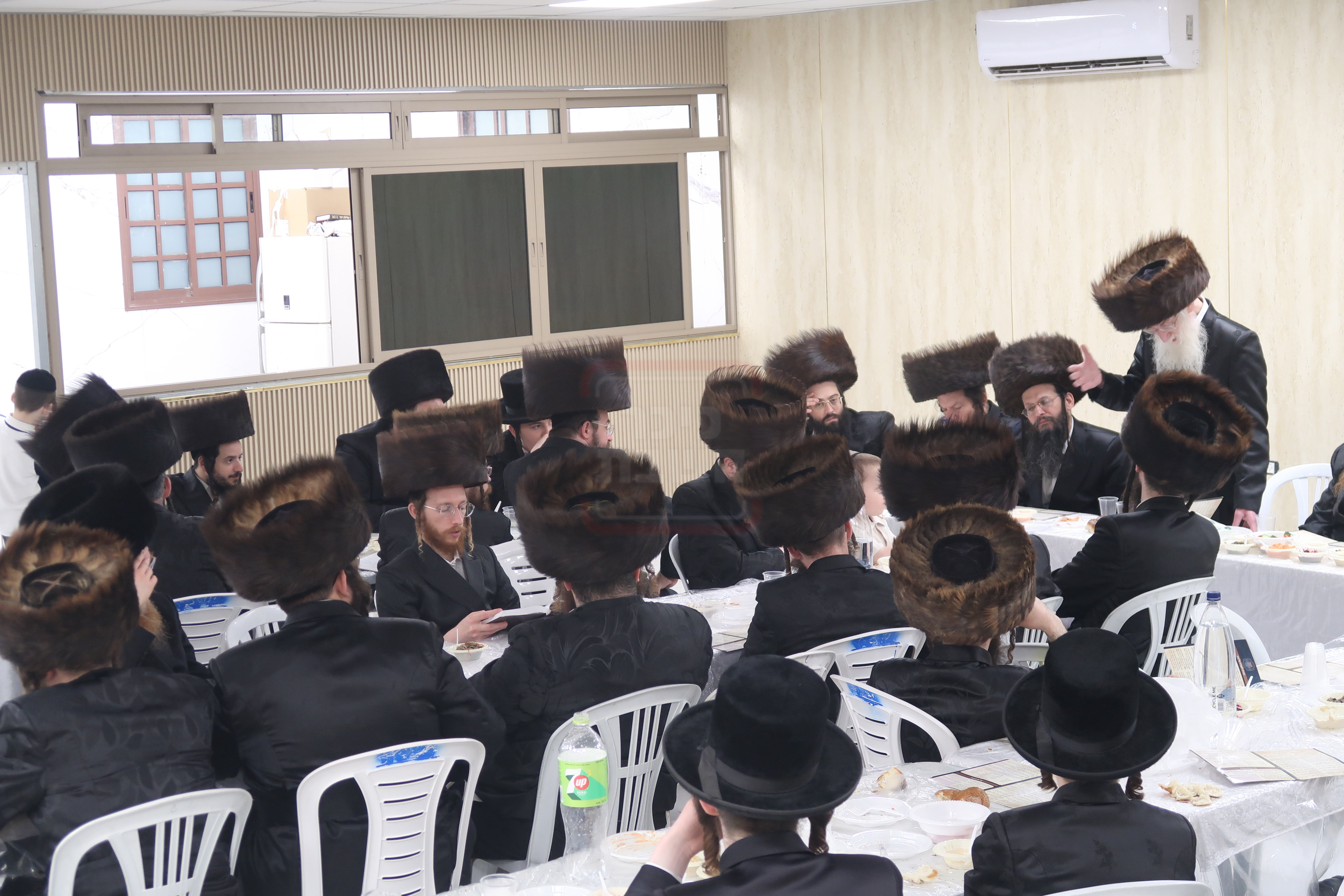 הגה"צ ר' יוסף נחמיה הירשלר במתחם הסופרים 