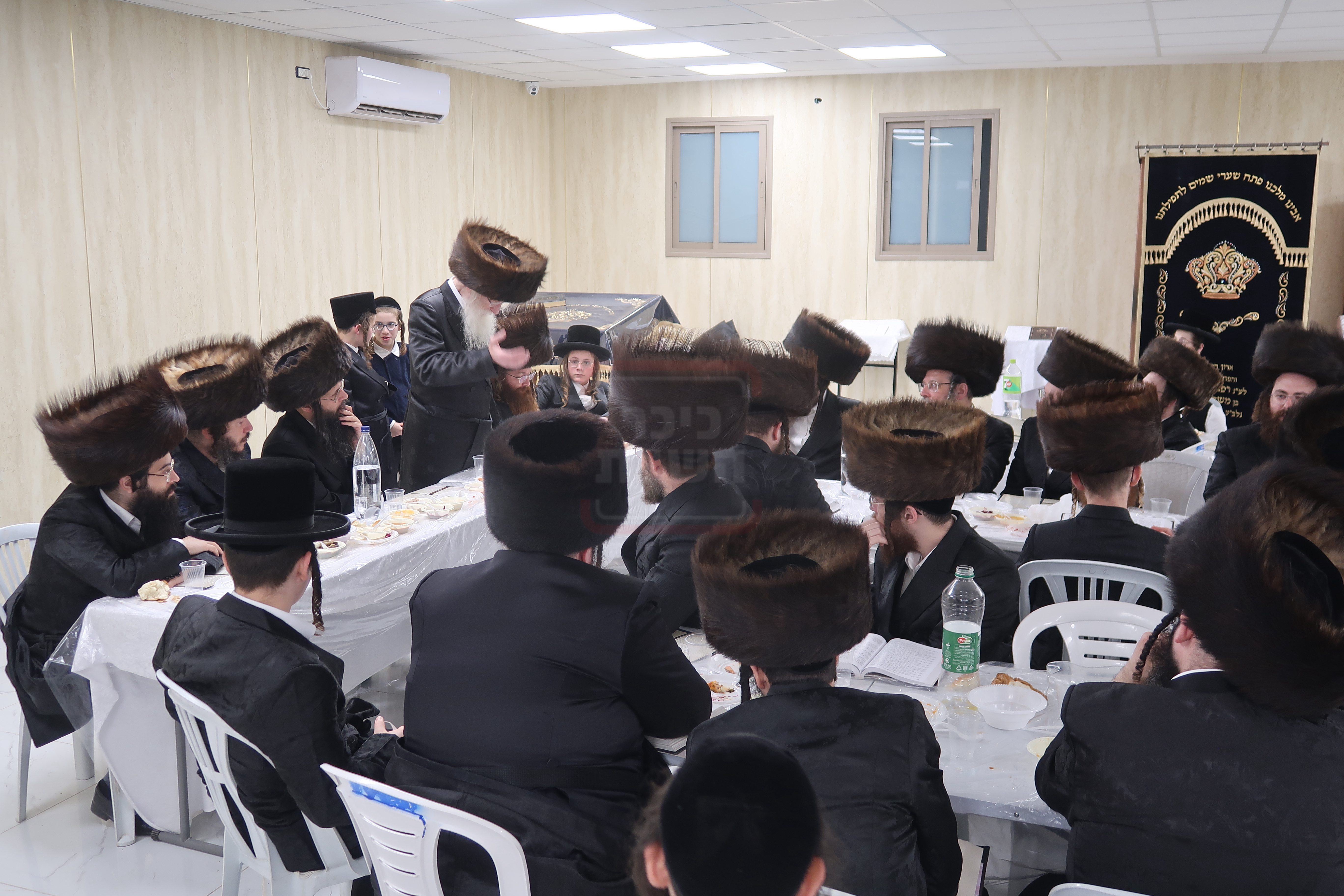 הגה"צ ר' יוסף נחמיה הירשלר במתחם הסופרים 