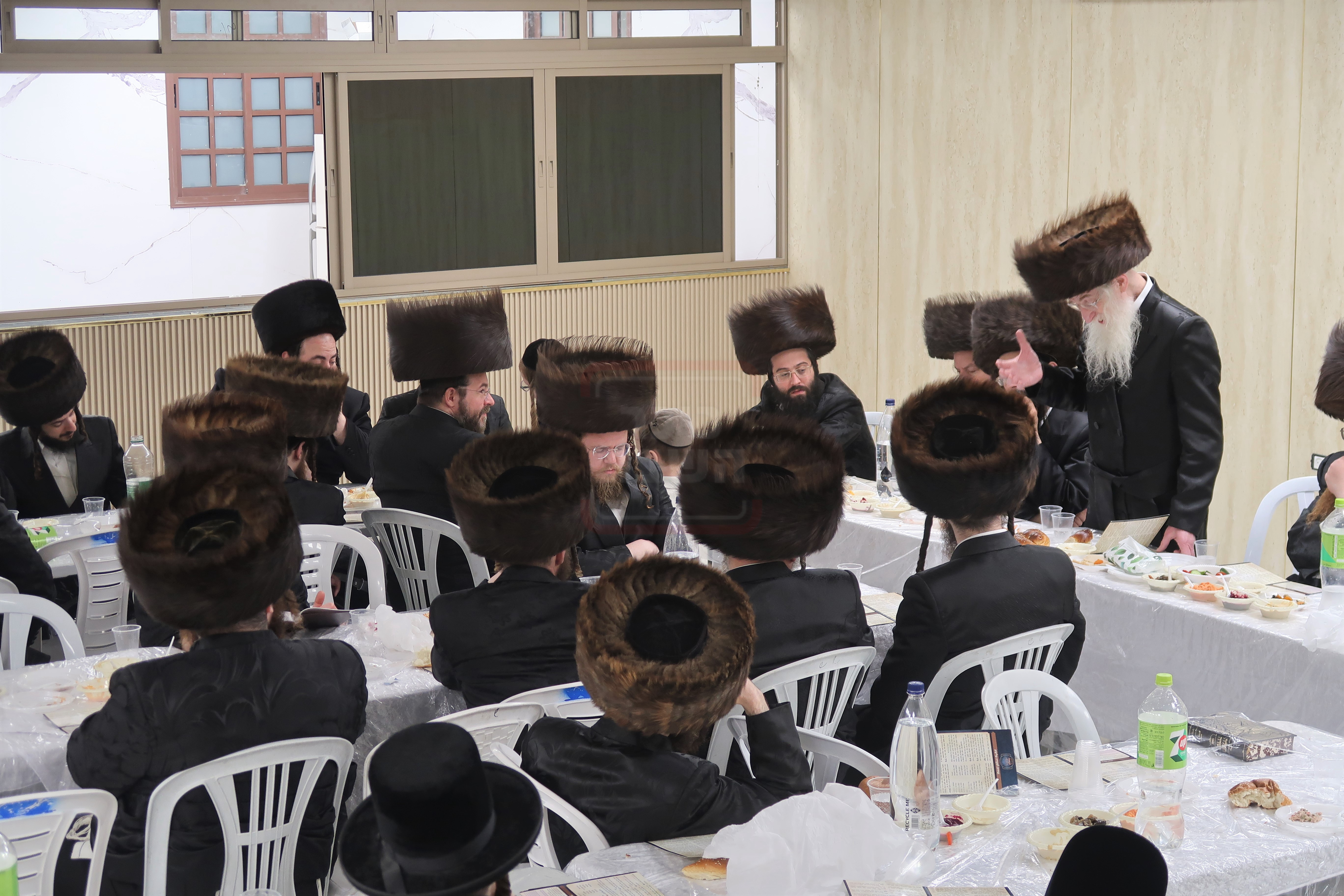 הגה"צ ר' יוסף נחמיה הירשלר במתחם הסופרים 