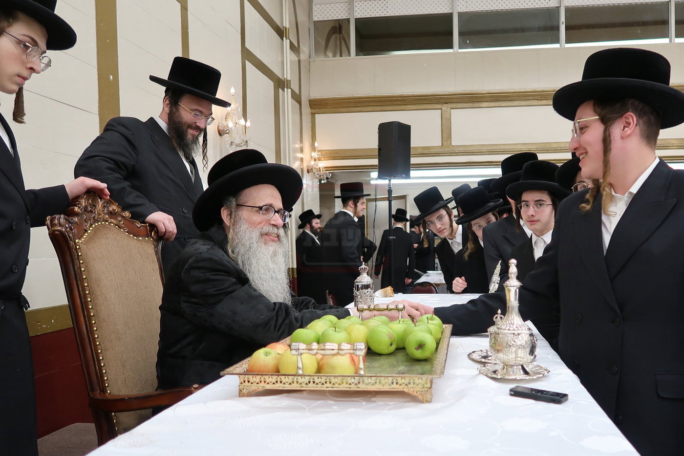 פתיחת הזמן בצאנז זוועהיל