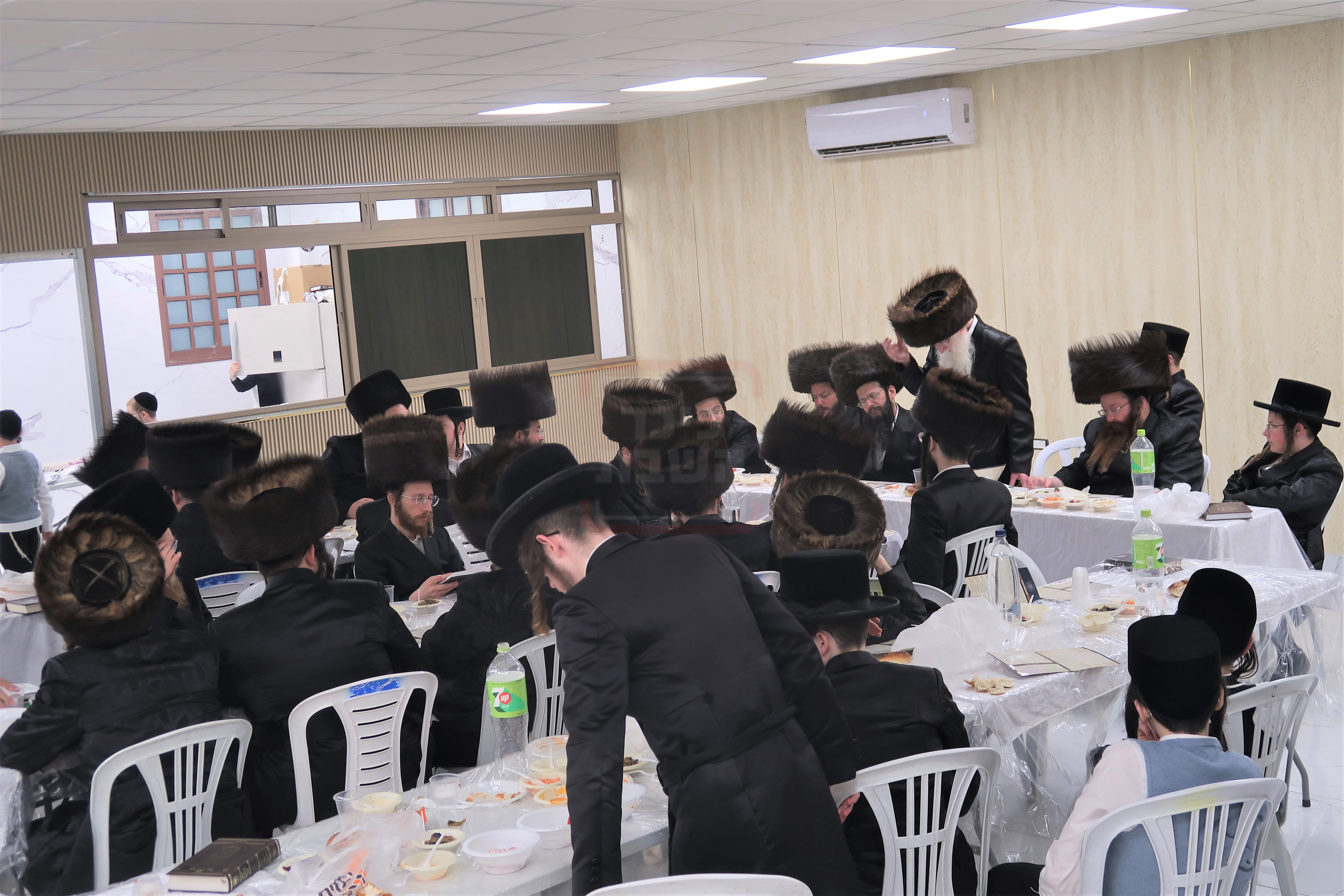 הגה"צ ר' יוסף נחמיה הירשלר במתחם הסופרים 