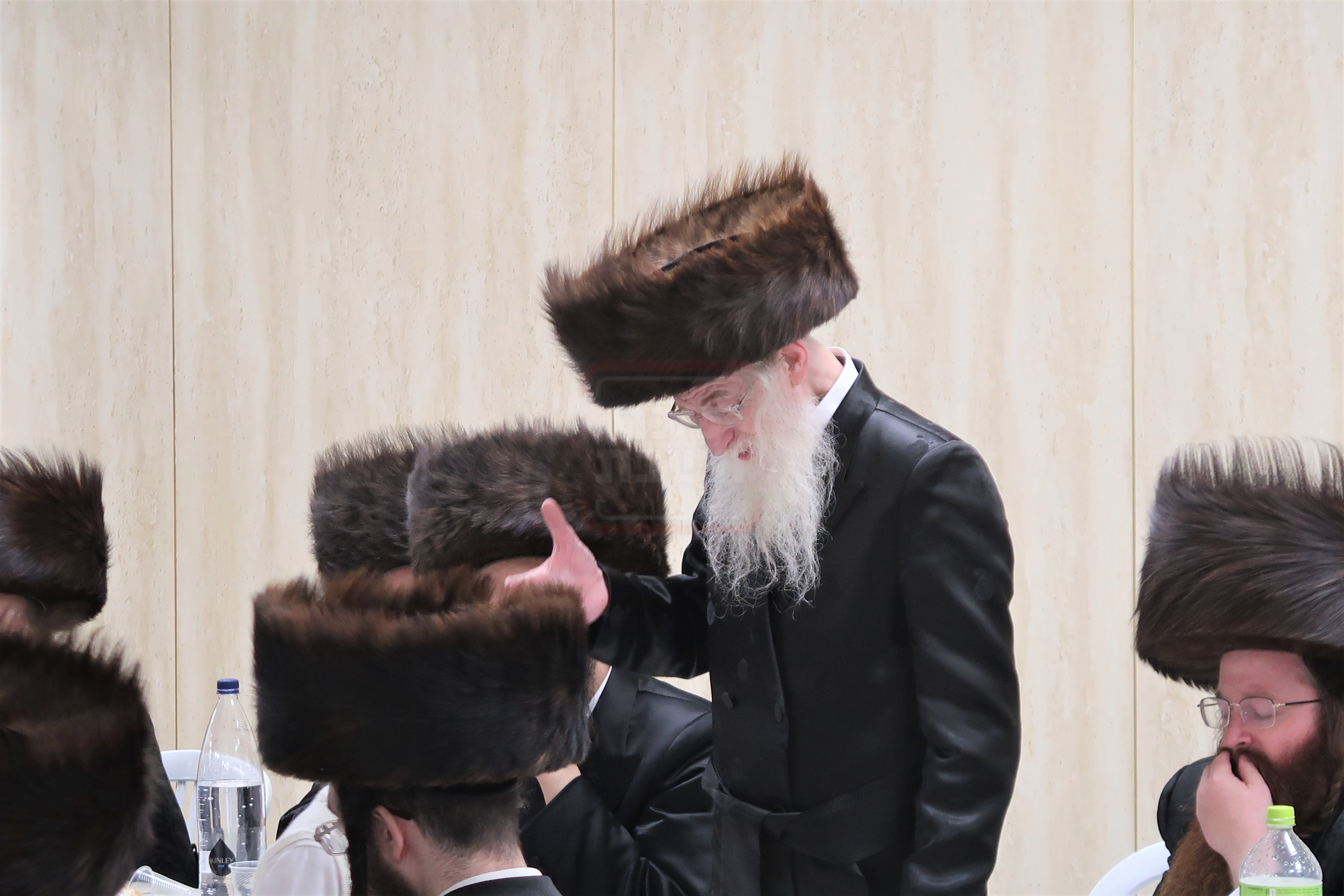 הגה"צ ר' יוסף נחמיה הירשלר במתחם הסופרים 