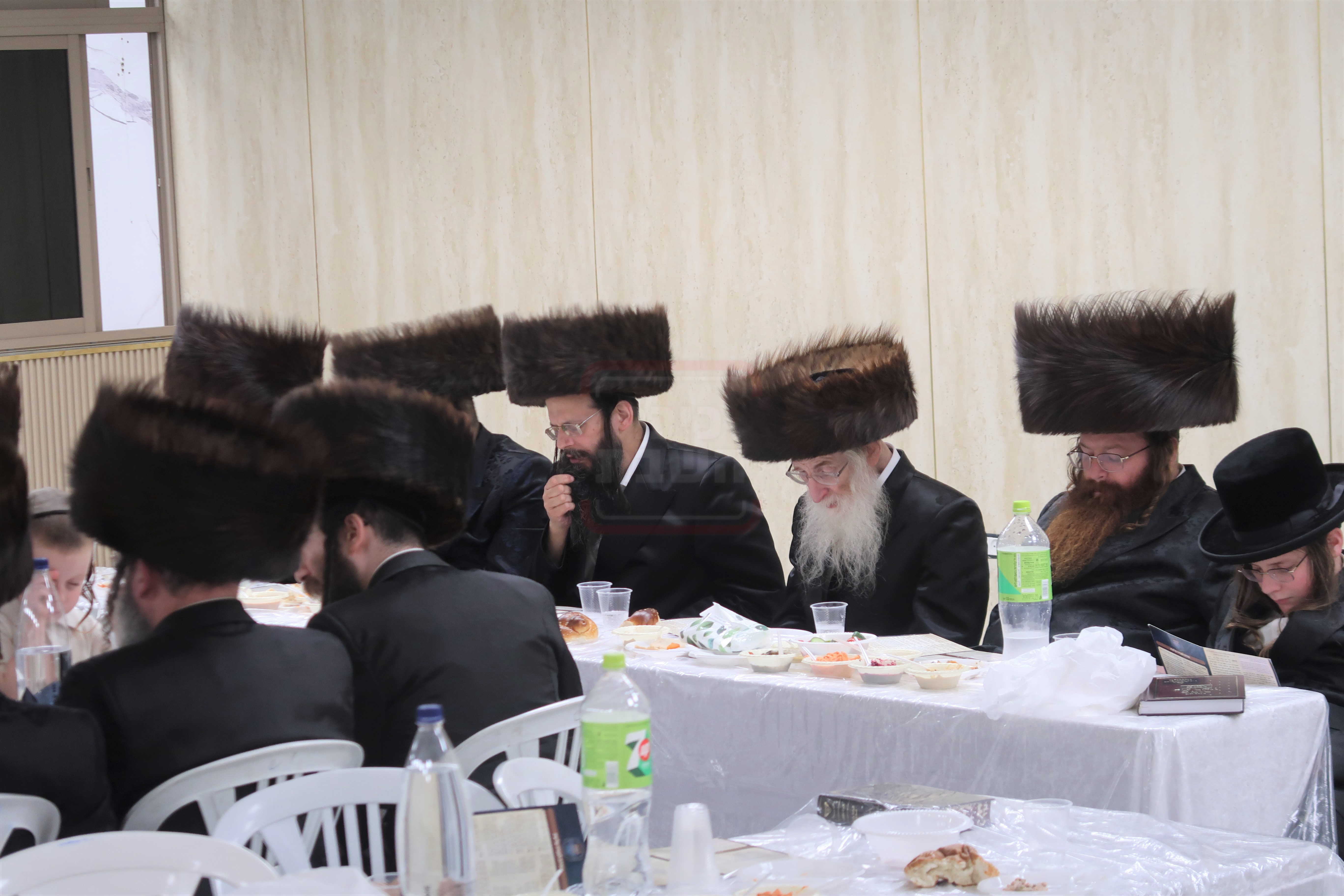 הגה"צ ר' יוסף נחמיה הירשלר במתחם הסופרים 