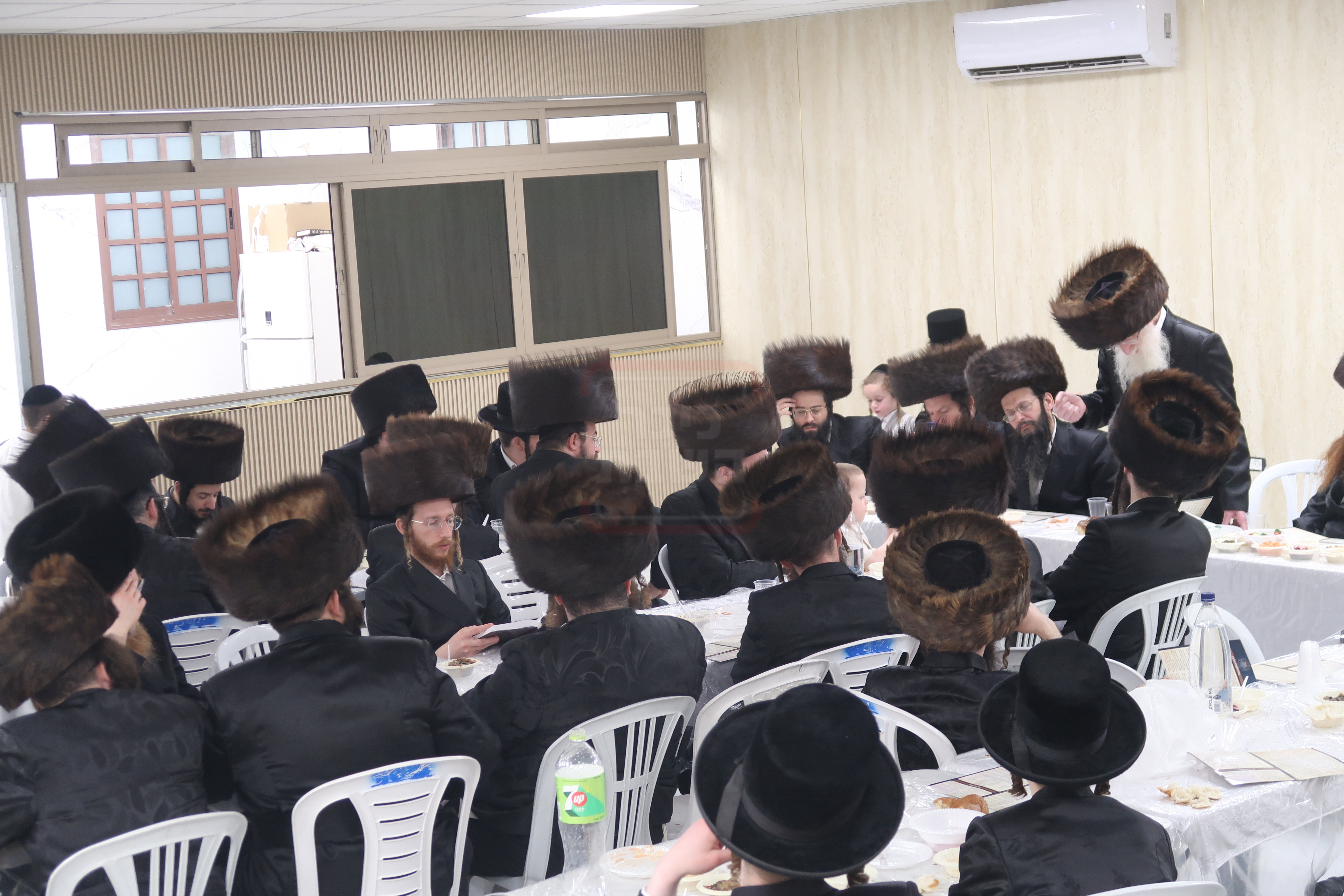 הגה"צ ר' יוסף נחמיה הירשלר במתחם הסופרים 